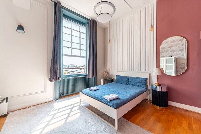 2 Bedroom Flat To Rent In Westbourne Terrace, Paddington, London, W2