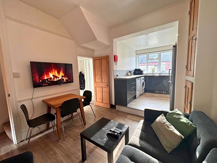 3 Bedroom Terraced House To Rent In Dean Street, Exeter, EX2