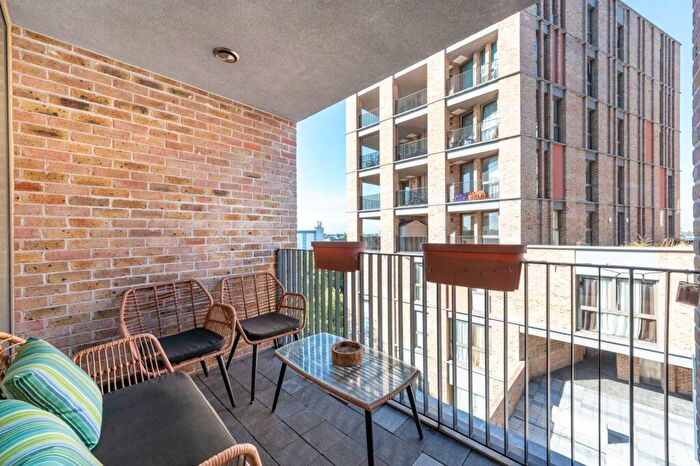2 Bedroom Flat For Sale In Oberman Road, Dollis Hill, London, NW10