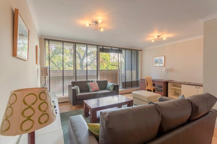 3 Bedroom Maisonette To Rent In Barandon Walk, London, W11