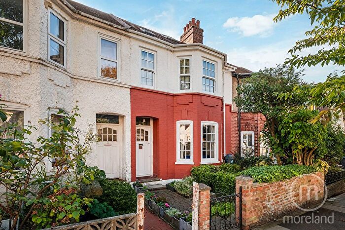 2 Bedroom Flat For Sale In Crewys Road, Childs Hill, NW2