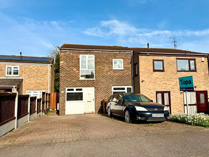 4 Bedroom Semi-detached House For Sale In St. Davids Road, Rochester, ME3