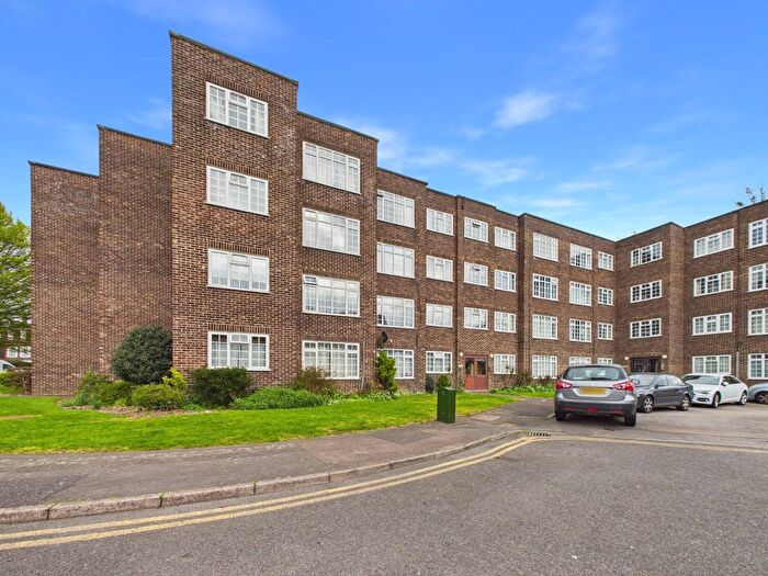 2 Bedroom Flat For Sale In Arborfield Close, Slough, Berkshire, SL1