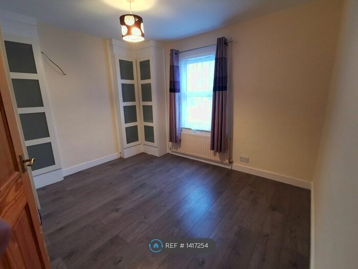 3 Bedroom Terraced House To Rent In Stoke View, Slough, SL1