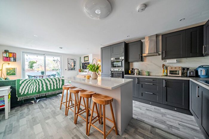 2 Bedroom Flat For Sale In The Borough, Farnham, Surrey, GU9