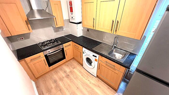 2 Bedroom Flat To Rent In Grange Park Road, London, E10