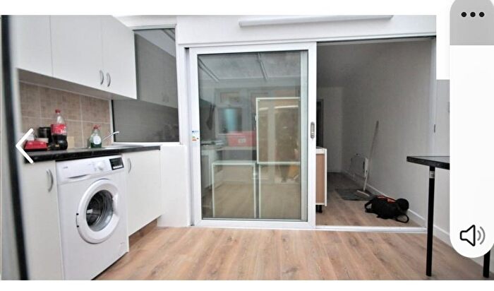 1 Bedroom Flat To Rent In Shropshire Close, Mitcham, CR4