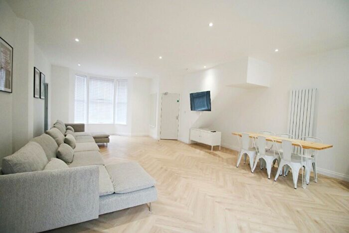 6 Bedroom Terraced House To Rent In Claremont Road, Liverpool, Merseyside, L15