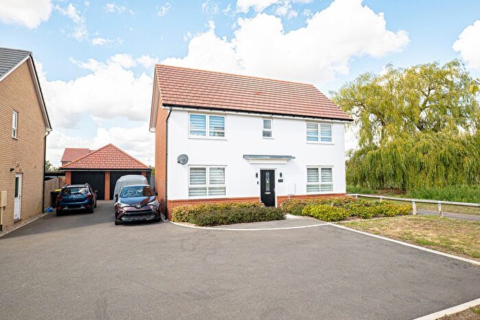 4 Bedroom Detached House For Sale In Hilton Crescent, Hullbridge, SS5