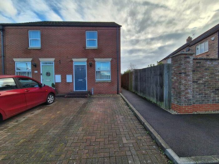 2 Bedroom Town House To Rent In Poppy Mews, Healing, DN41