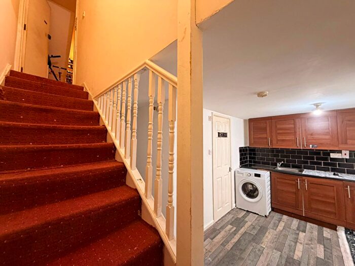 1 Bedroom Flat To Rent In Acacia Road, Walthamstow, E17