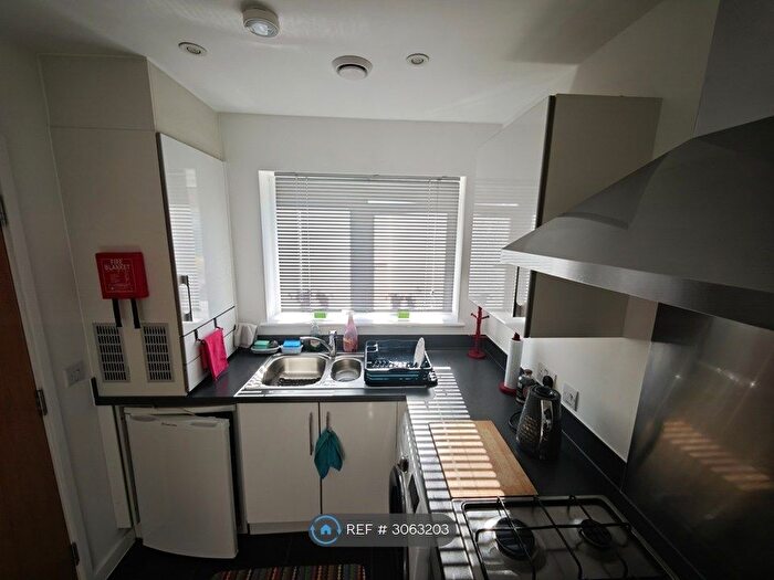 2 Bedroom Terraced House To Rent In Hedges Way, Luton, LU4