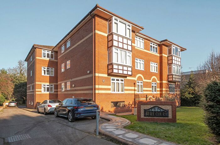 2 Bedroom Flat For Sale In Bure Court, Somerset Road, New Barnet, Barnet, EN5