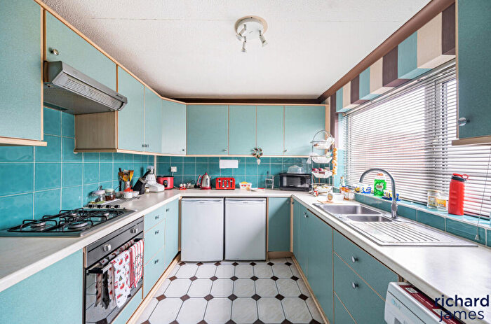 3 Bedroom End Of Terrace House For Sale In Eliot Close, Liden, SN3