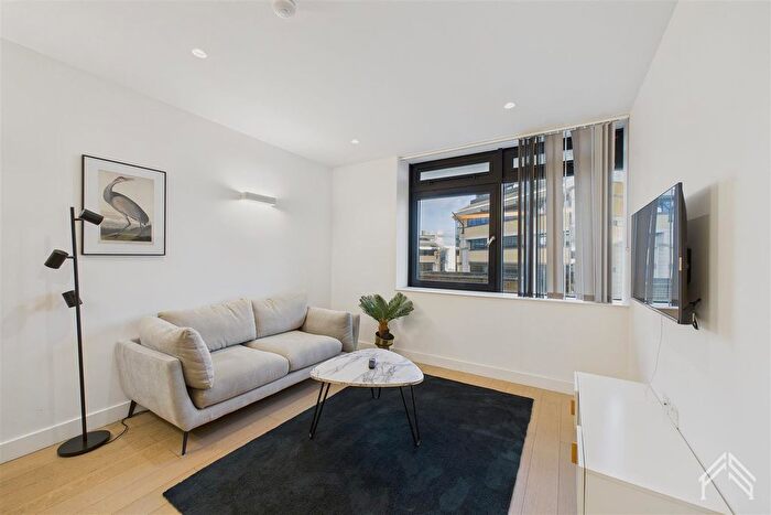 1 Bedroom Flat To Rent In Park Hill House, Brentford, TW8