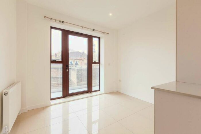 2 Bedroom Flat To Rent In Old Street, Shoreditch, London, EC1V