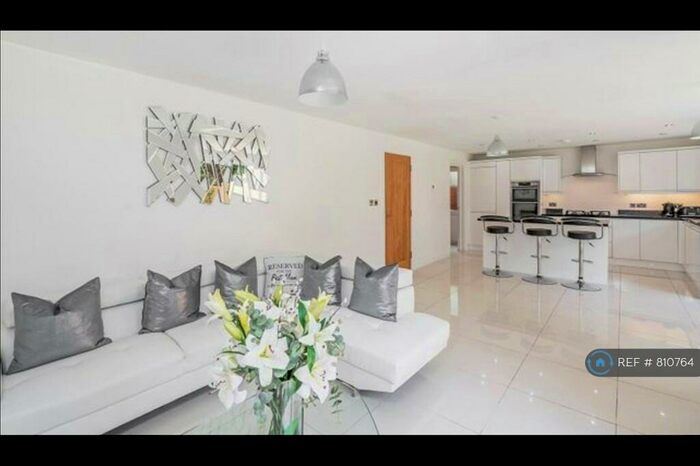 5 Bedroom Detached House To Rent In St. Bernards Road, Solihull, B92