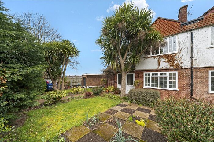 2 Bedroom Maisonette For Sale In Ewell Road, Long Ditton, Surbiton, Surrey, KT6