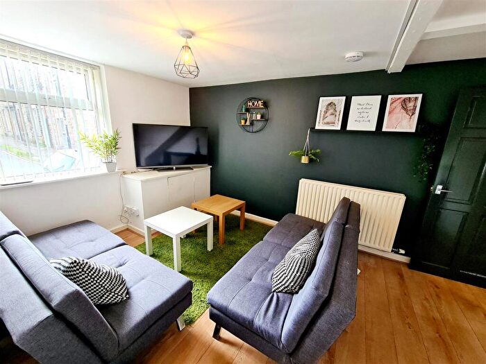 4 Bedroom Private Hall To Rent In Green Street, Lancaster, LA1