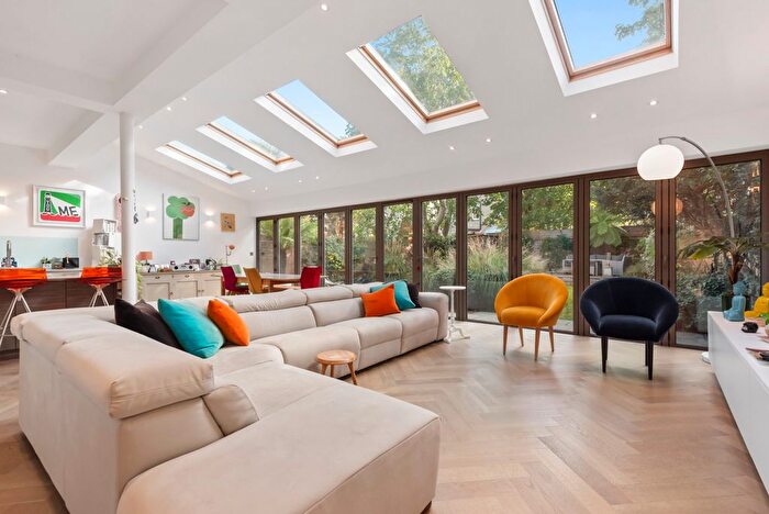 5 Bedroom Detached House For Sale In Riggindale Road, SW16