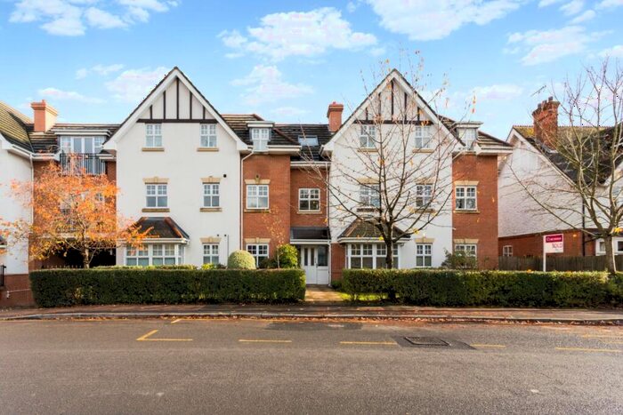 2 Bedroom Apartment To Rent In Claremont Avenue Woking, GU22