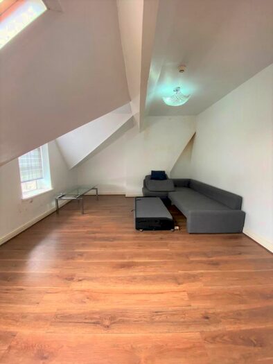 2 Bedroom Flat To Rent In Claude Road, Cardiff, CF24