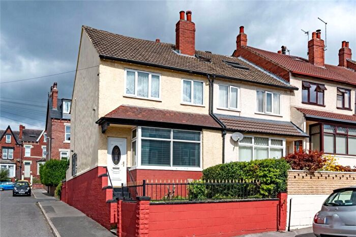 3 Bedroom End Of Terrace House For Sale In Roundhay Avenue, Leeds, LS8
