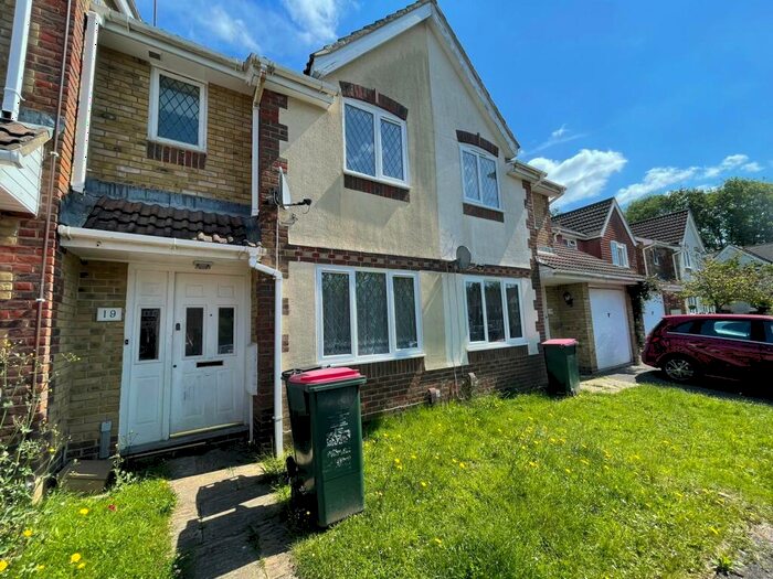 2 Bedroom House To Rent In Golding Close, Maidenbower, Crawley, RH10