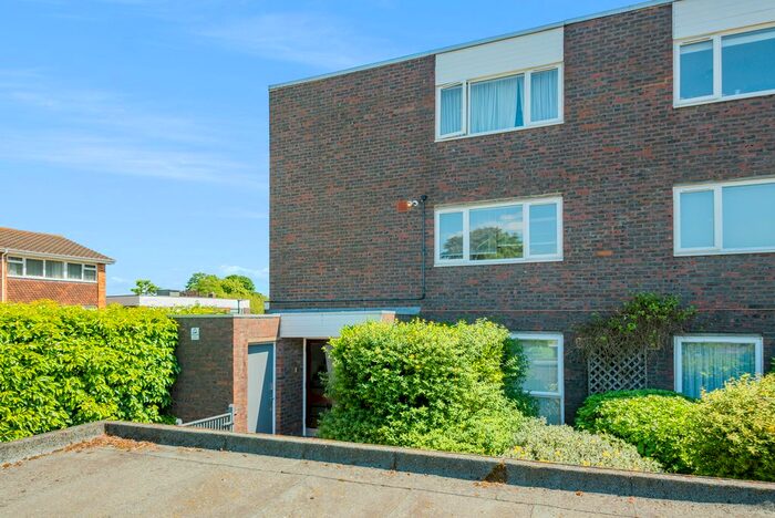 1 Bedroom Flat To Rent In Ashburnham Road, Richmond, TW10