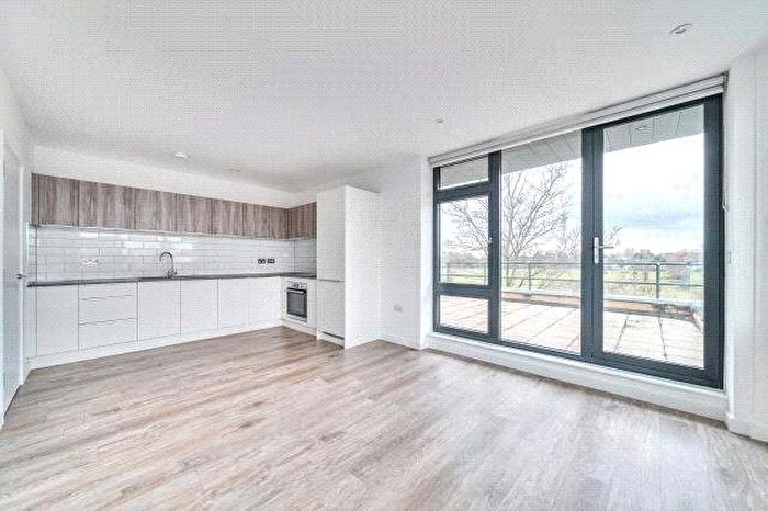 1 Bedroom Flat To Rent In Viewpoint House, Staines-Upon-Thames, TW18
