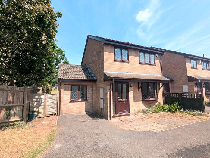 3 Bedroom End Of Terrace House To Rent In The Glen, Yate, Bristol, Gloucestershire, BS37