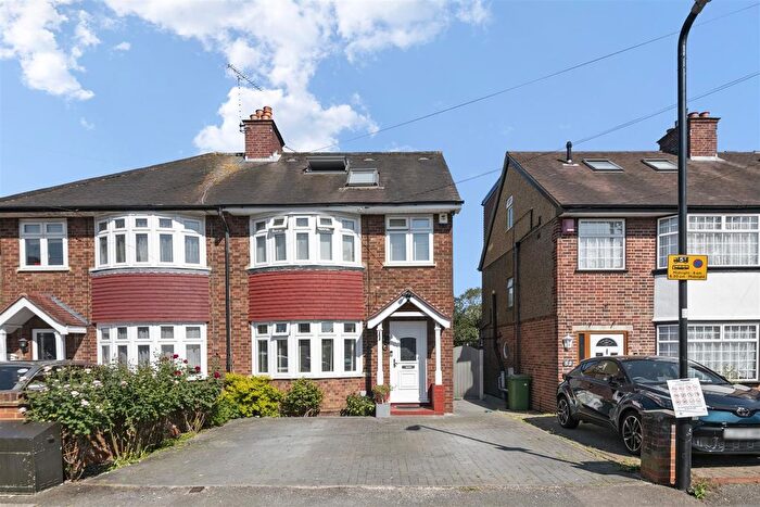 4 Bedroom Semi-Detached House For Sale In Hayes End Drive, Hayes, UB4