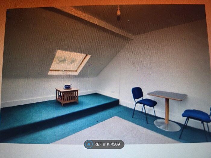 2 Bedroom Flat To Rent In Brighton Rd, Purley, CR8