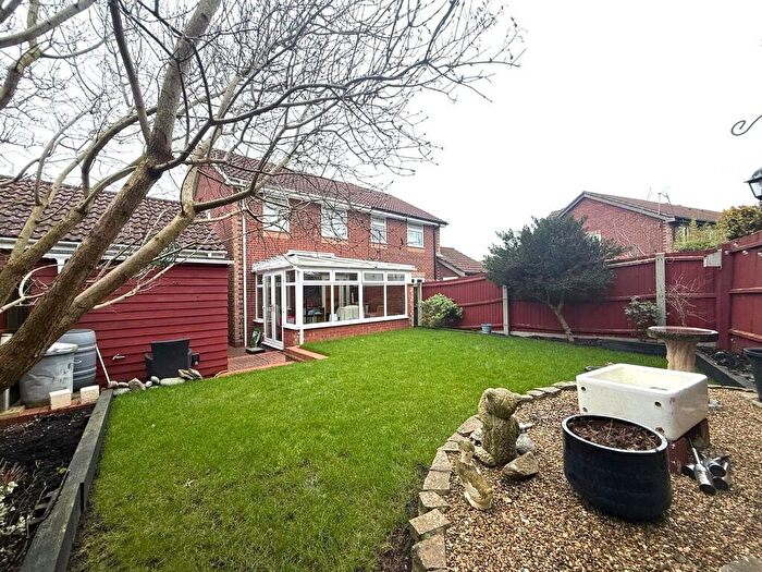 3 Bedroom Semi-Detached House For Sale In Drake Avenue, Chatteris, Cambs., PE16 - Photo 9
