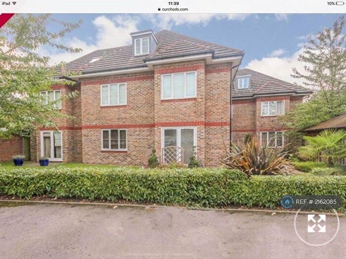 1 Bedroom Flat To Rent In Cobham, Cobham, KT11