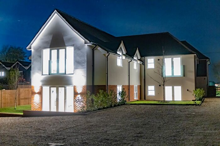 2 Bedroom Flat To Rent In Roman Road, Mountnessing, CM15