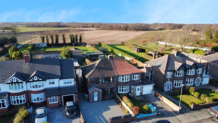 3 Bedroom Semi-Detached House For Sale In St Helens Road, Rainford, St Helens, WA11