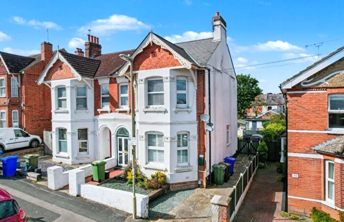 2 Bedroom Maisonette For Sale In St. Michaels Road, Aldershot, Hampshire, GU12