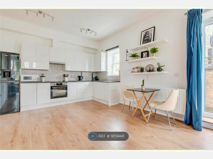 2 Bedroom Flat To Rent In Fulham Palace Road, London, SW6