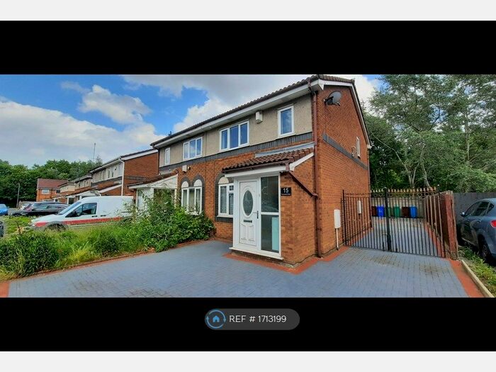 3 Bedroom Semi-Detached House To Rent In Pattishall Close, Manchester, M4