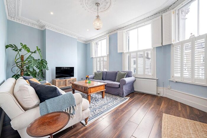3 Bedroom Maisonette For Sale In Acre Lane, SW2
