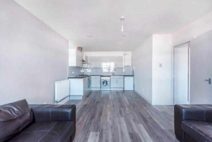2 Bedroom Apartment To Rent In Clarence Road, Hackney, E5