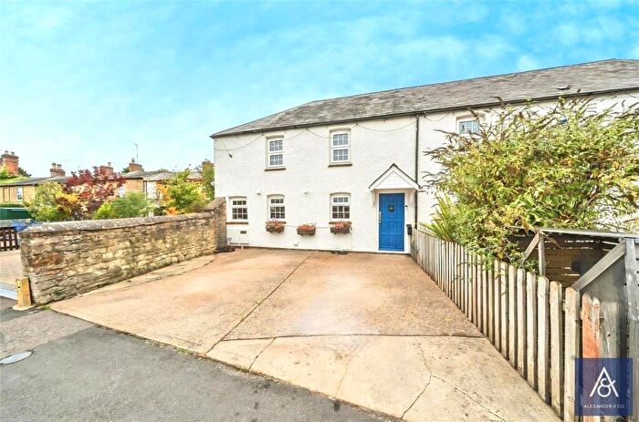 4 Bedroom Semi Detached House For Sale In Banbury Road, Brackley, NN13