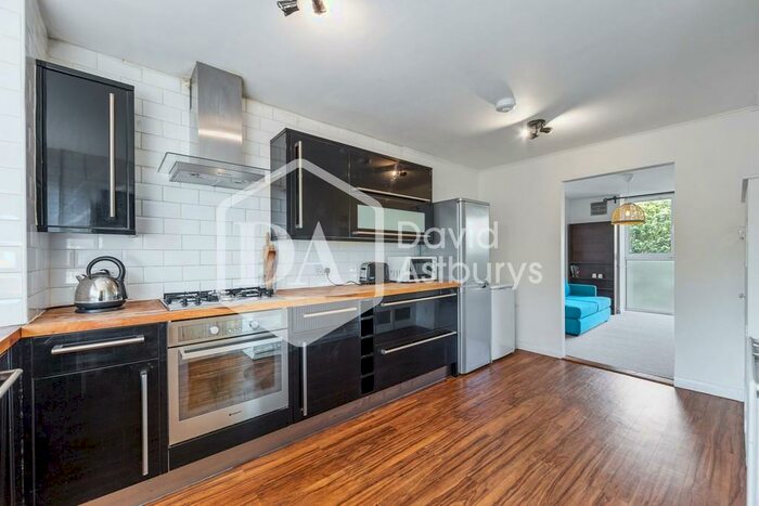 3 Bedroom Apartment To Rent In Ironmonger Row, London, EC1V