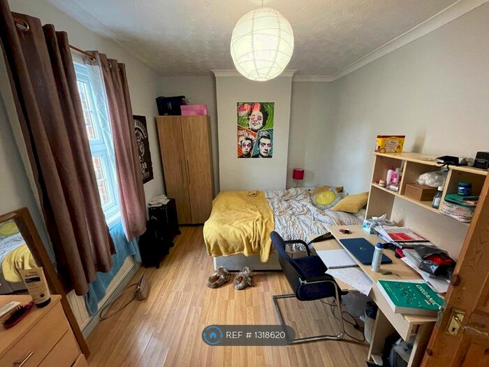 4 Bedroom Semi-Detached House To Rent In Eldon Terrace, Reading, RG1