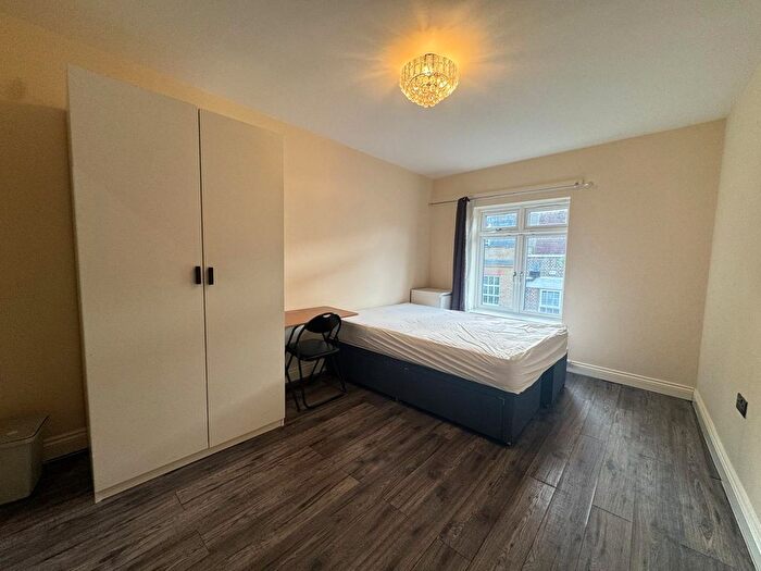 3 Bedroom Flat To Rent In White Horse Road, London, E1