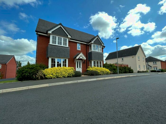 3 Bedroom House To Rent In Linthurst Crescent, Redditch, B97