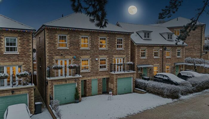 4 Bedroom Semi-Detached House For Sale In Balston Road, Maidstone, ME14