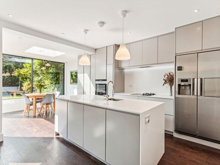 4 Bedroom Semi-Detached House For Sale In Alexandra Road, Croydon, CR0