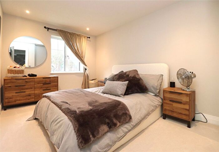 1 Bedroom Flat For Sale In Monument Road, Woking, GU21